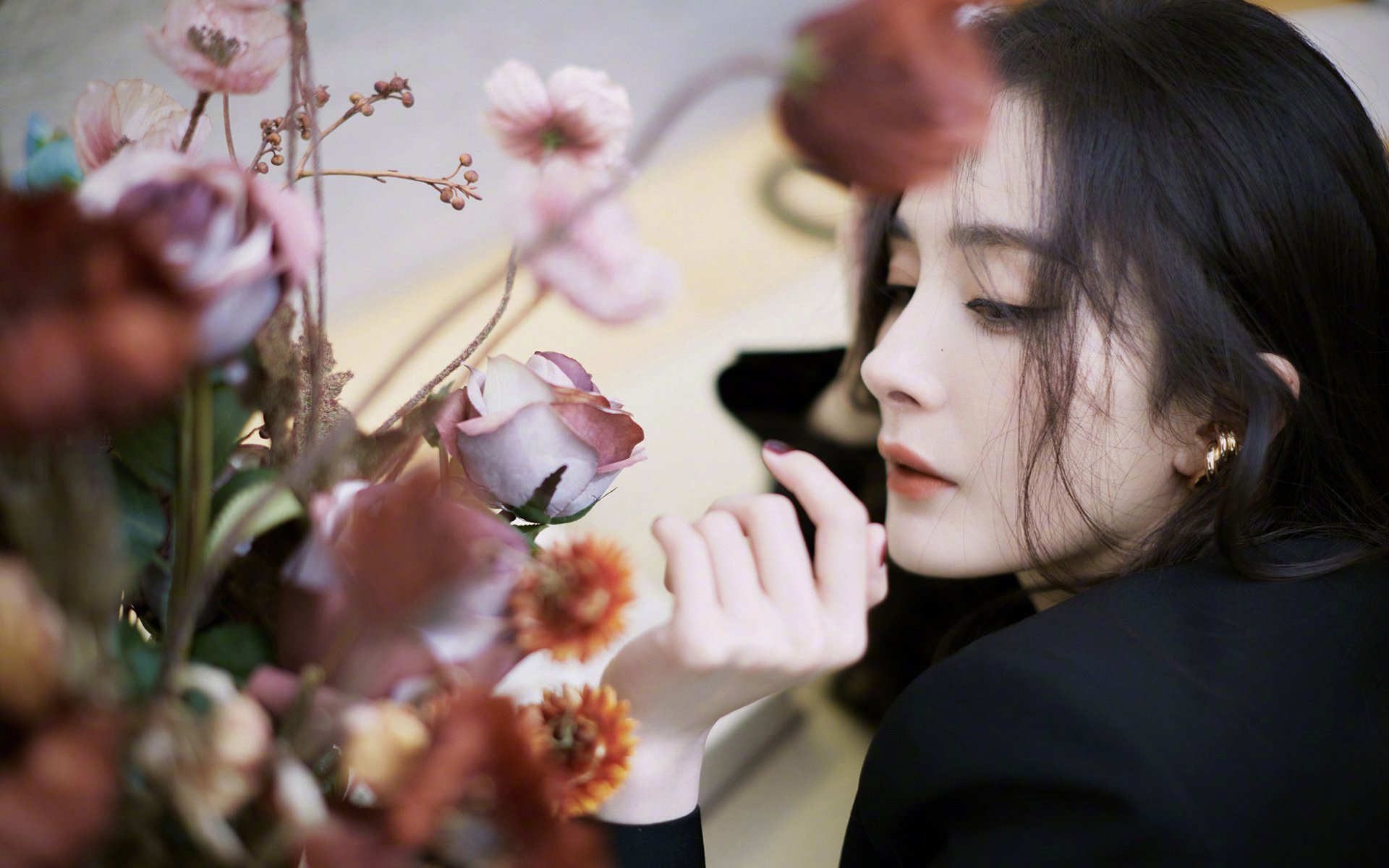 咆哮狼群与擎天巨柱，浓眉如何成为森林狼撕裂吉林防线的终极武器？